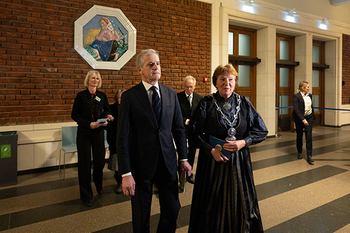 bukse ,dressbukse ,sosial gruppe ,smil ,slips.