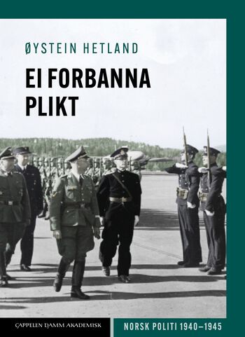 Bokomslag som viser soldater i "giv akt" og en overordnet som inspiserer.