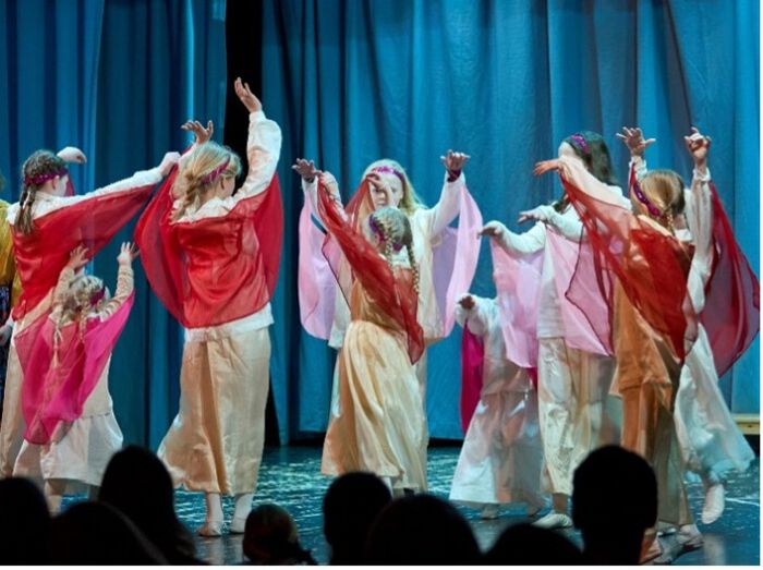 Bildet kan inneholde: performing arts, underholdning, ytelse, scene, danse.