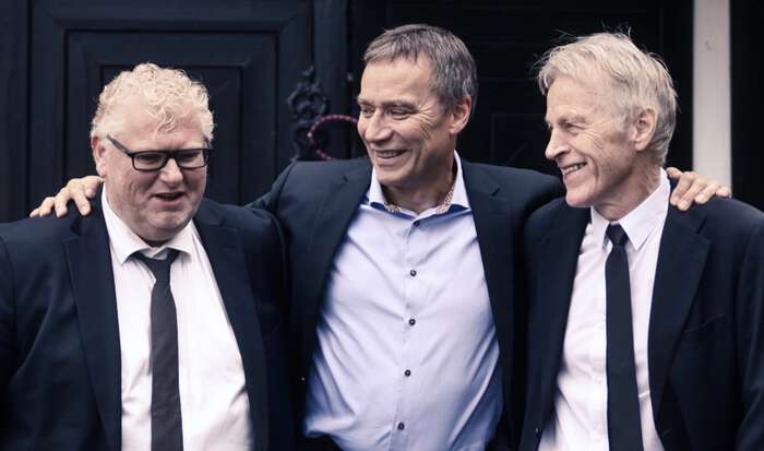 Bildet kan inneholde: briller, briller, snipp, synspleie, smil.
