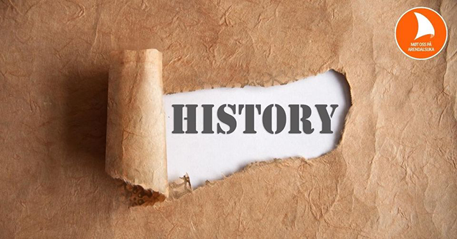 Illustrasjon med teksten "History" på brunt papir med flenge i.