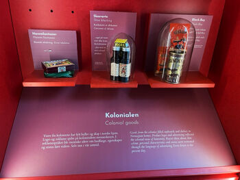 Light ,Red ,Material property ,Magenta ,Font.