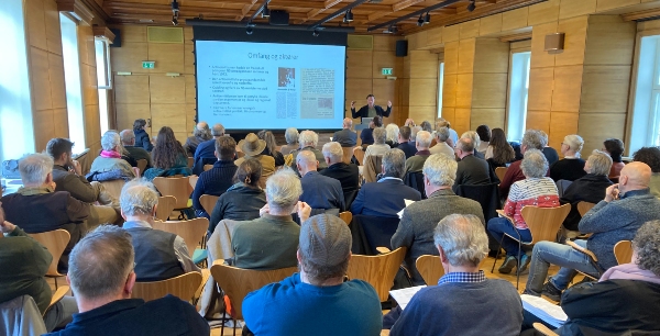 Bildet viser deltakere på seminar om Holocaust i mediene.