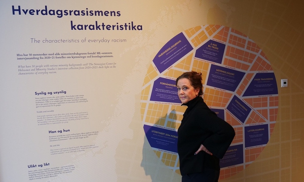 Bildet kan inneholde: font, blazer, elektrisk blå, begivenhet, jobb.