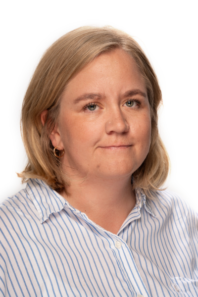 Bildet kan inneholde: skjorte, panne, nese, kinn, øyenbryn.