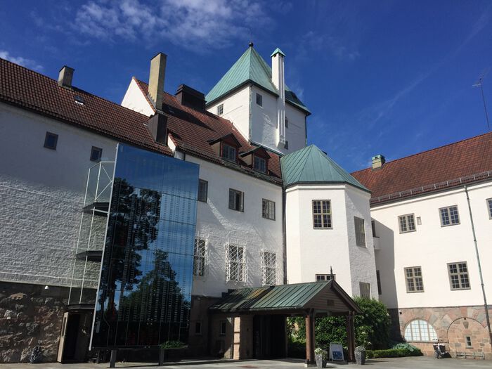 Bildet kan inneholde: skylle, eiendom, kloster, borg, tårn.